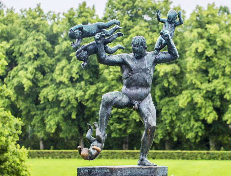 Baby fighter sculpture in Oslo