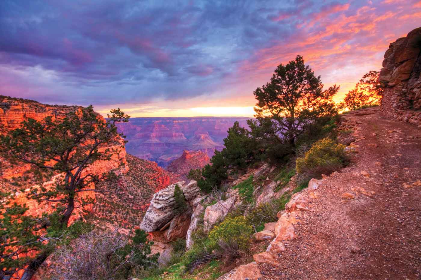 Hiking in the Grand  Canyon  The best  trails you need to do